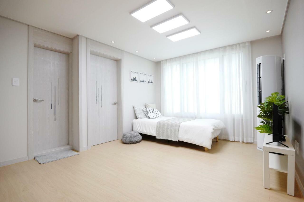 H House Yeonnam Lägenhet Seoul Exteriör bild