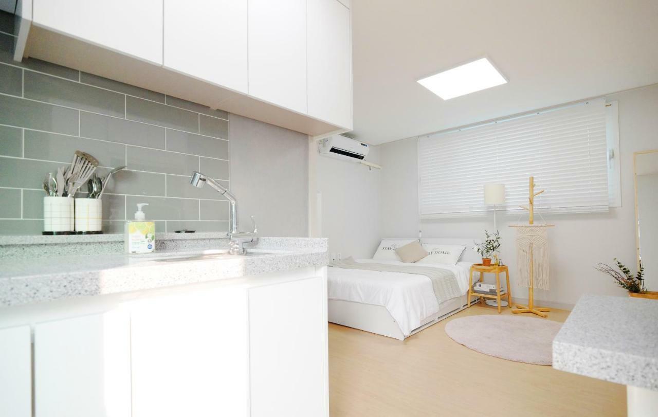 H House Yeonnam Lägenhet Seoul Exteriör bild
